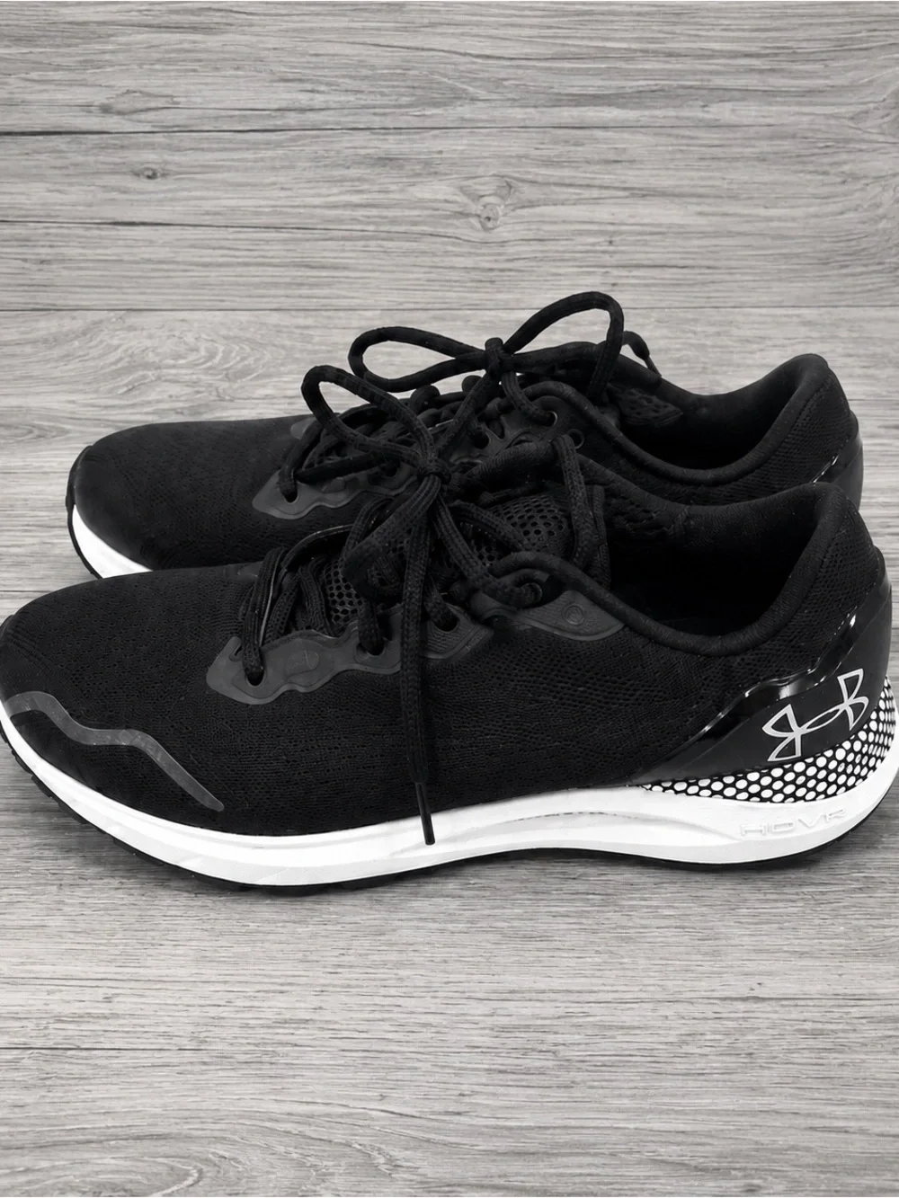 Under Armour Black and White Athletic Sneakers Size 10 Men’s